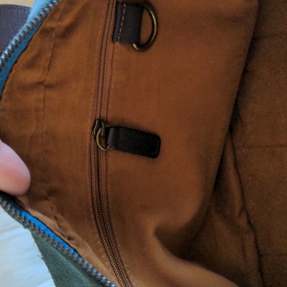 UGG blue suede bowler bag with leather and shearling trim - Picture 9 of 10